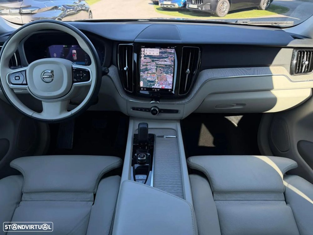 Volvo XC 60 2.0 B4 Plus Bright - 25