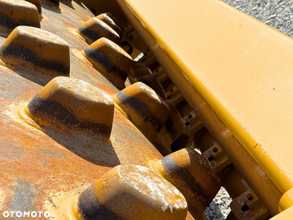 Caterpillar WALEC WIBRACYJNY / CS64B / KLIMATYZACJA / CAT - 16