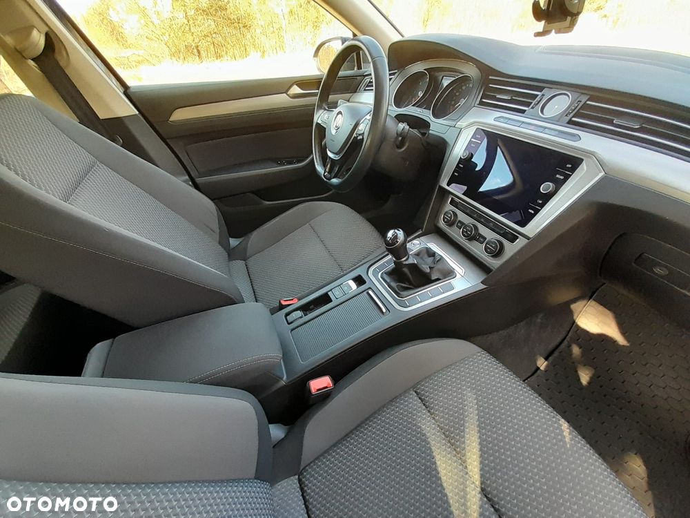 Volkswagen Passat - 19