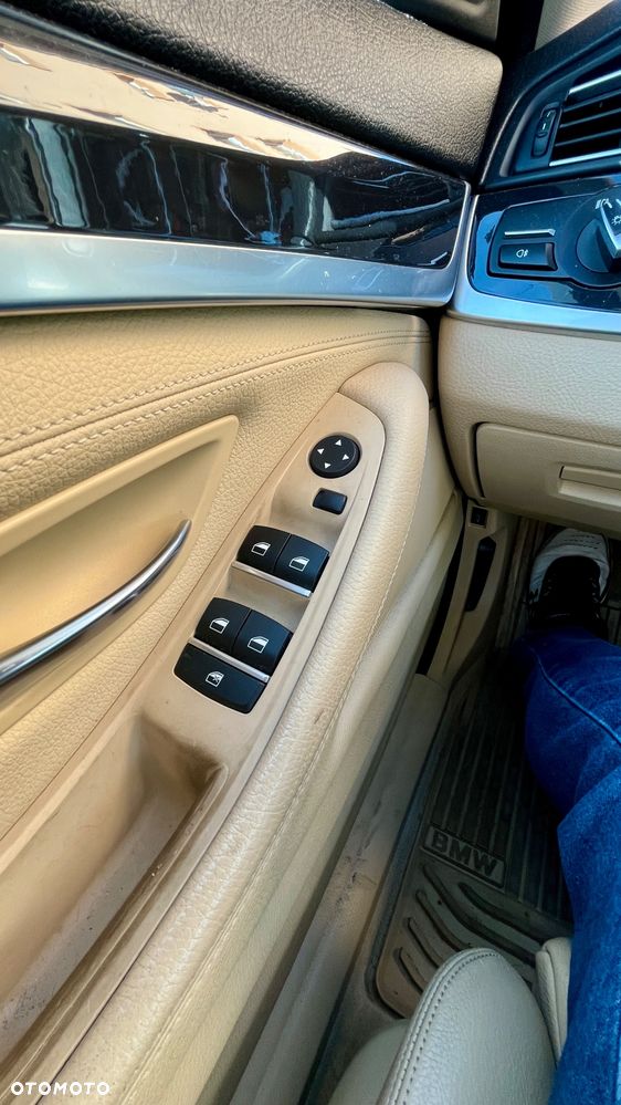 BMW Seria 5 528i xDrive - 10
