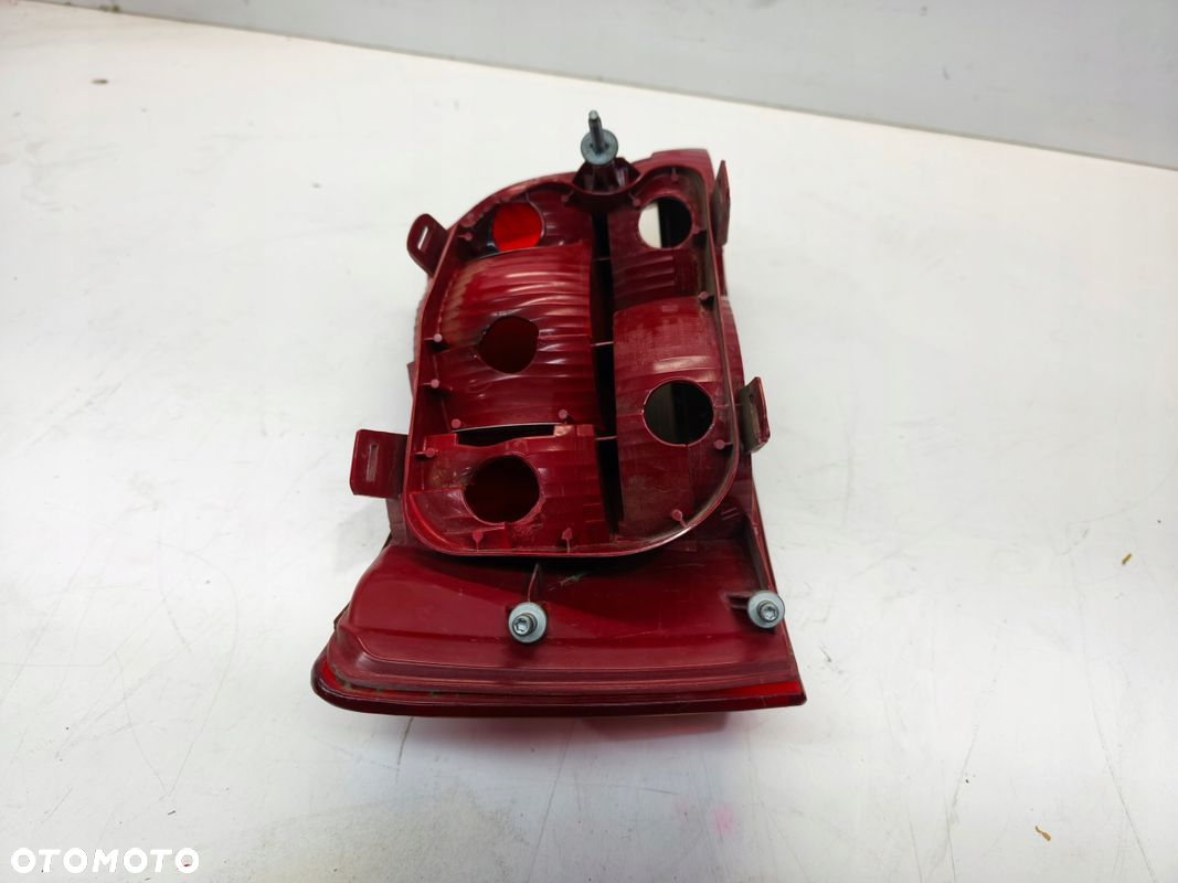 LAMPA PRAWY TYŁ W BŁOTNIK AUDI A6 C6 SEDAN DEPO - 11