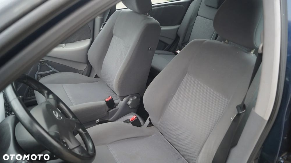 Nissan Almera Tino 1.8 Visia - 12