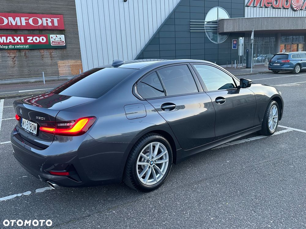 BMW Seria 3 330i Sport Line - 40