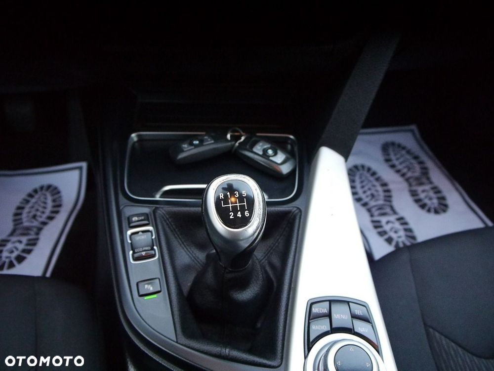 BMW Seria 3 318d Luxury Line - 22