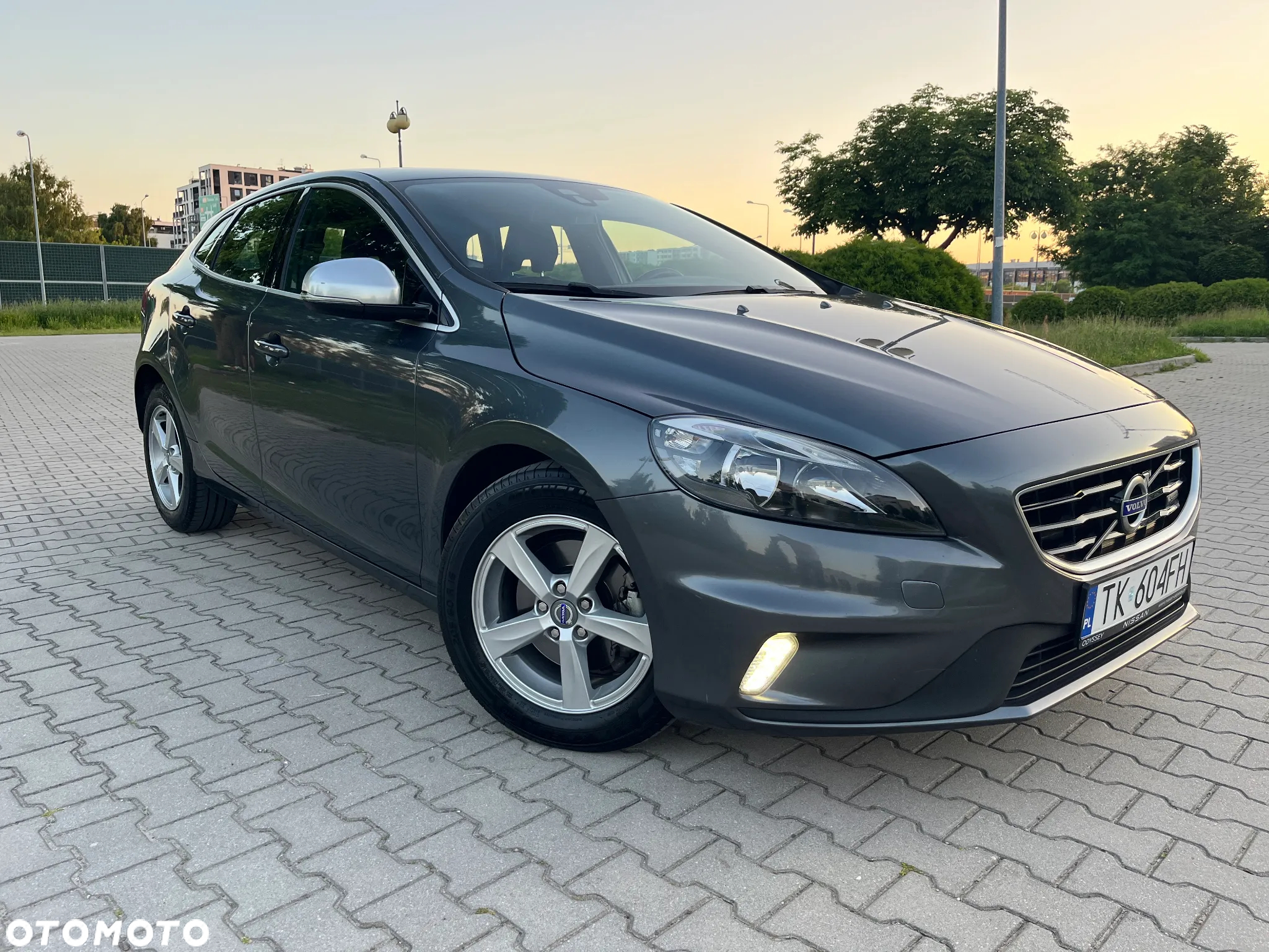 Volvo V40 T3 R-Design Momentum - 3
