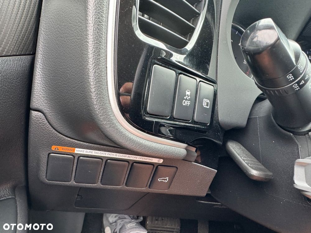 Mitsubishi Outlander - 14