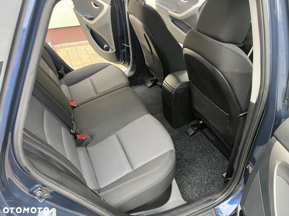 Hyundai i30 blue Kombi 1.6 CRDi Style - 22