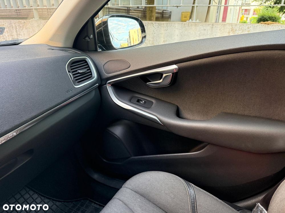 Volvo V40 D2 Momentum - 22