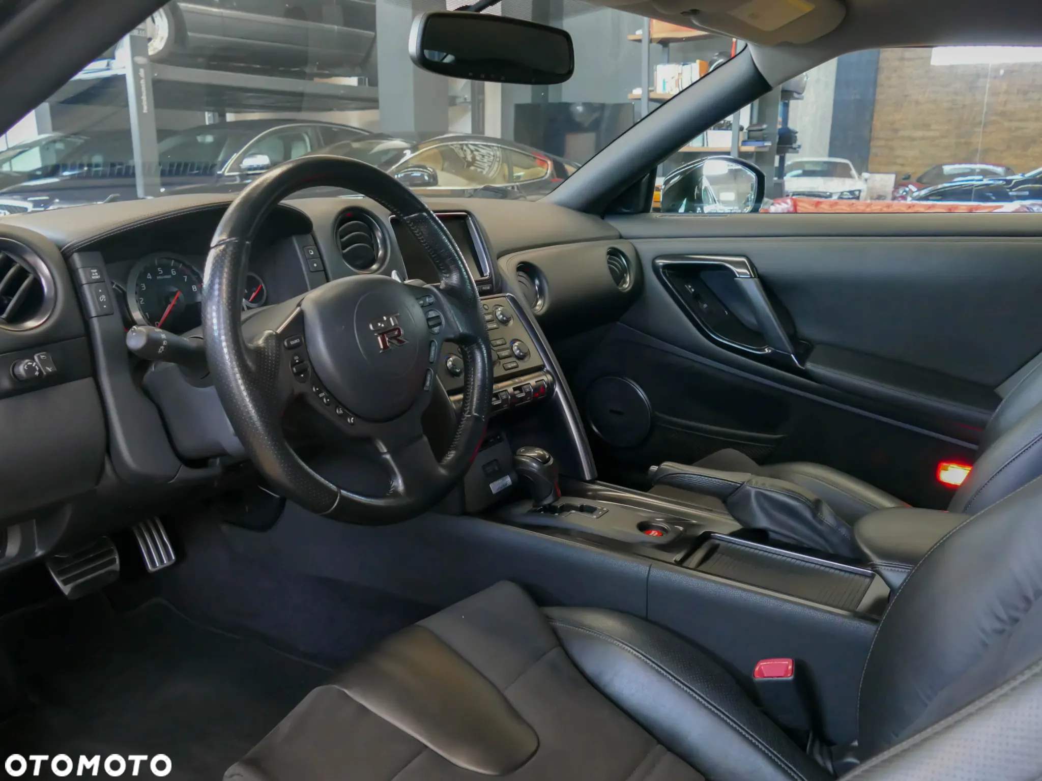 Nissan GT-R - 9
