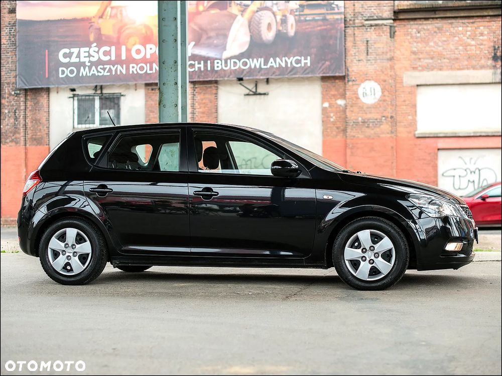 Kia Ceed - 11