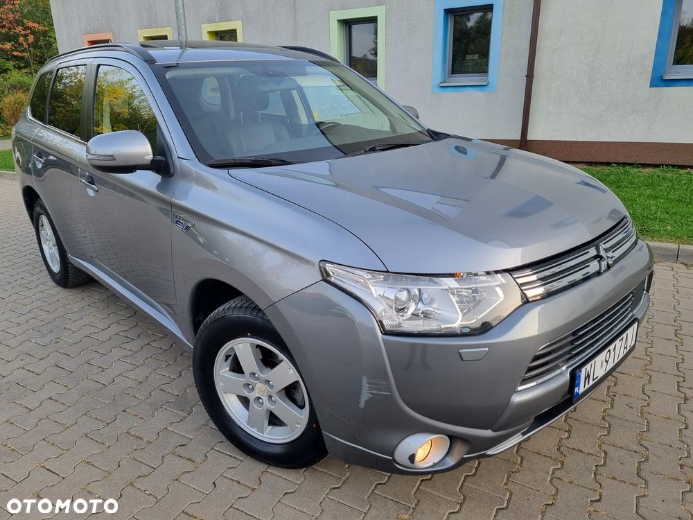 Mitsubishi Outlander Instyle NAVI + - 38