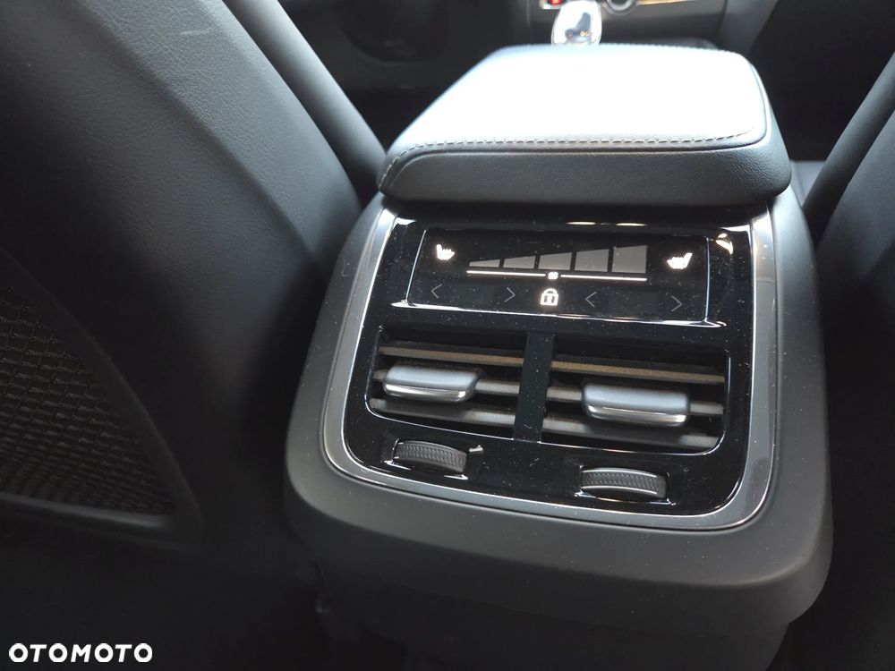 Volvo XC 60 B4 D AWD Ultimate Dark - 23