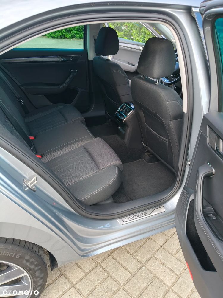 Skoda Superb 2.0 TDI SCR Style DSG - 10