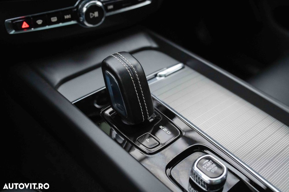 Volvo XC 60 Recharge T6 Twin Engine eAWD R-Design Expression - 31