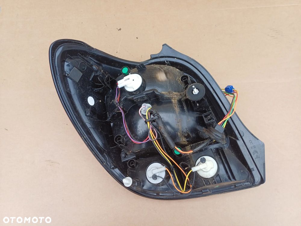 Citroen C1 II lampa prawy tył 5 drzwi 14- - 13