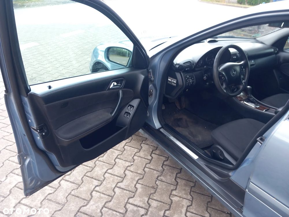 Mercedes-Benz Klasa C 180 Kompressor Automatik Classic Sport Edition - 30