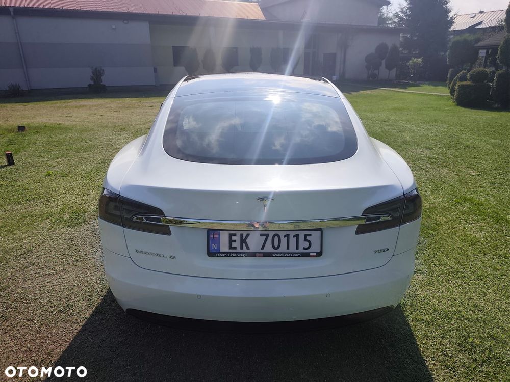 Tesla Model S - 5