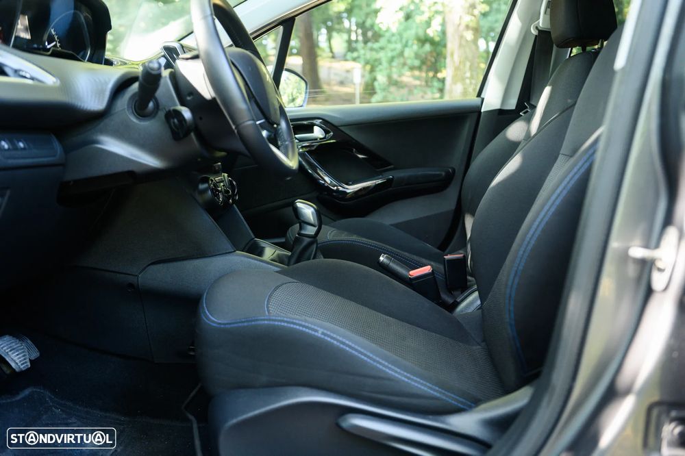 Peugeot 208 1.2 PureTech Signature - 24