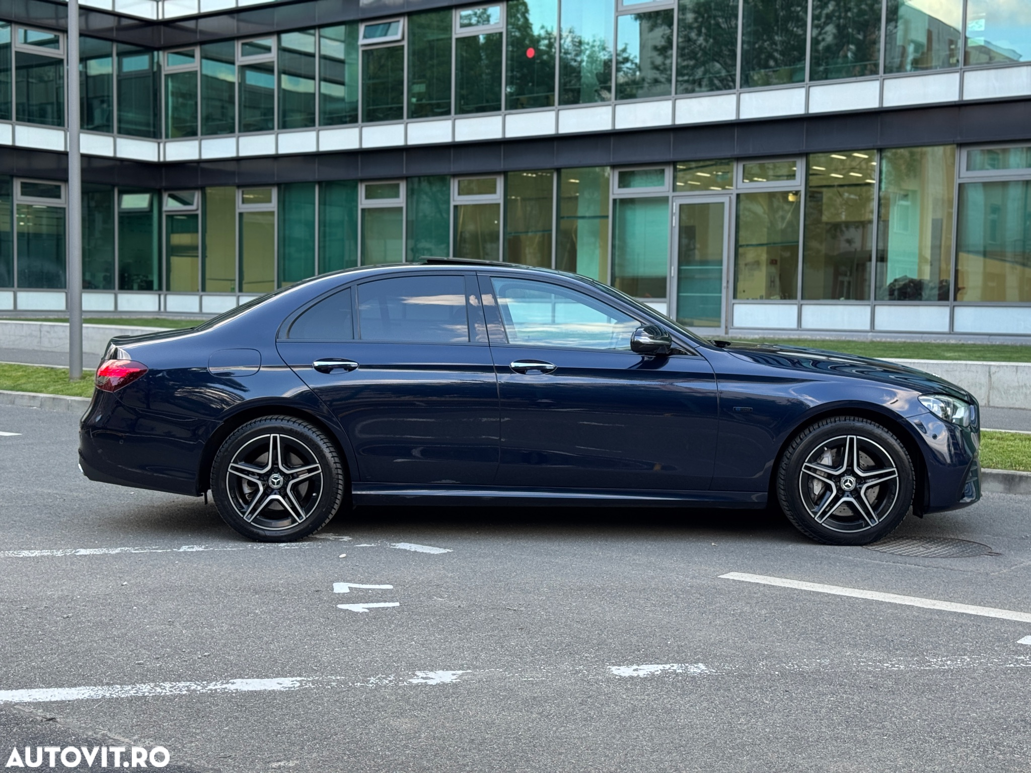 Mercedes-Benz E 300 de T 9G-TRONIC AMG Line - 11
