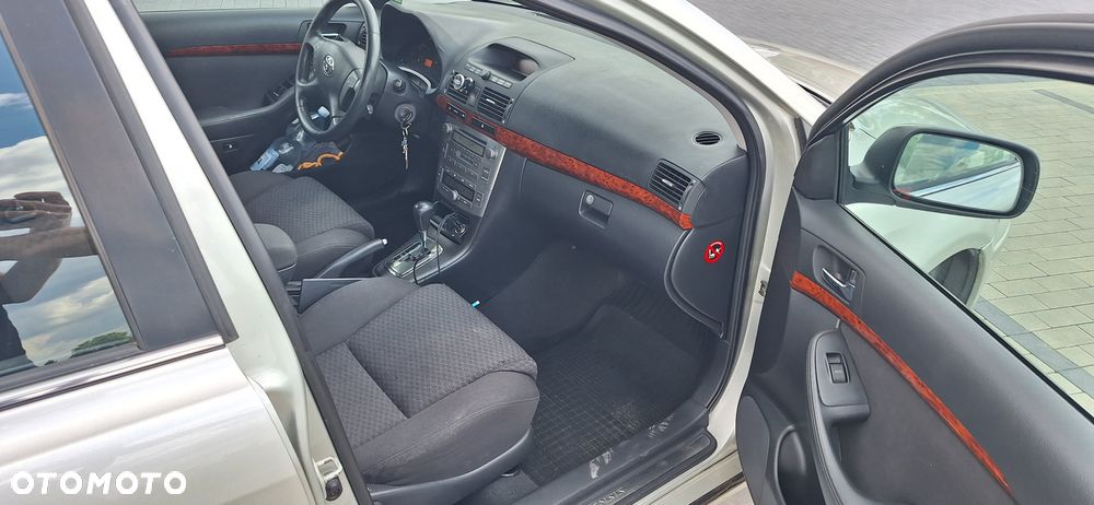 Toyota Avensis 2.0 VVT-i Automatik Sol - 16