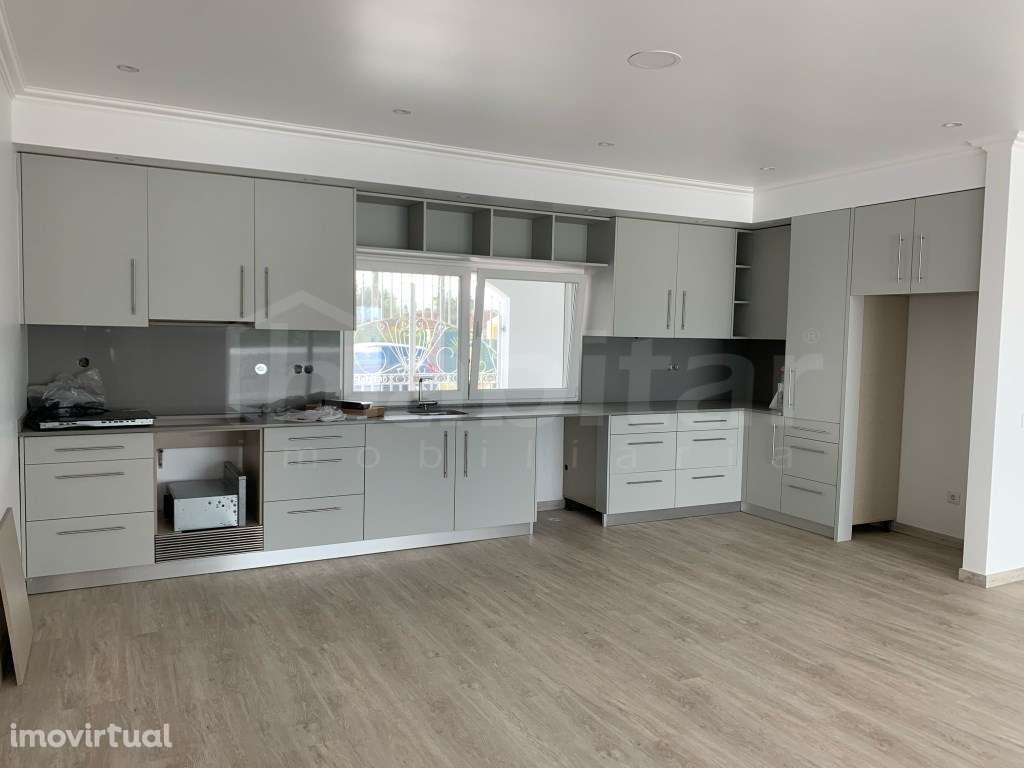 Moradia NOVA com Garagem e Piscina - Grande imagem: 2/29