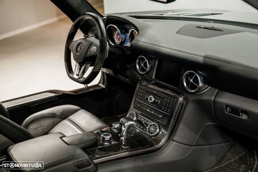 Mercedes-Benz SLS 63 AMG - 11