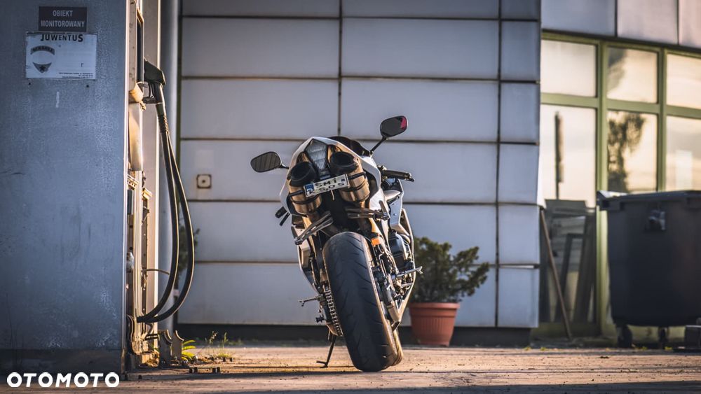 Yamaha R1 - 5