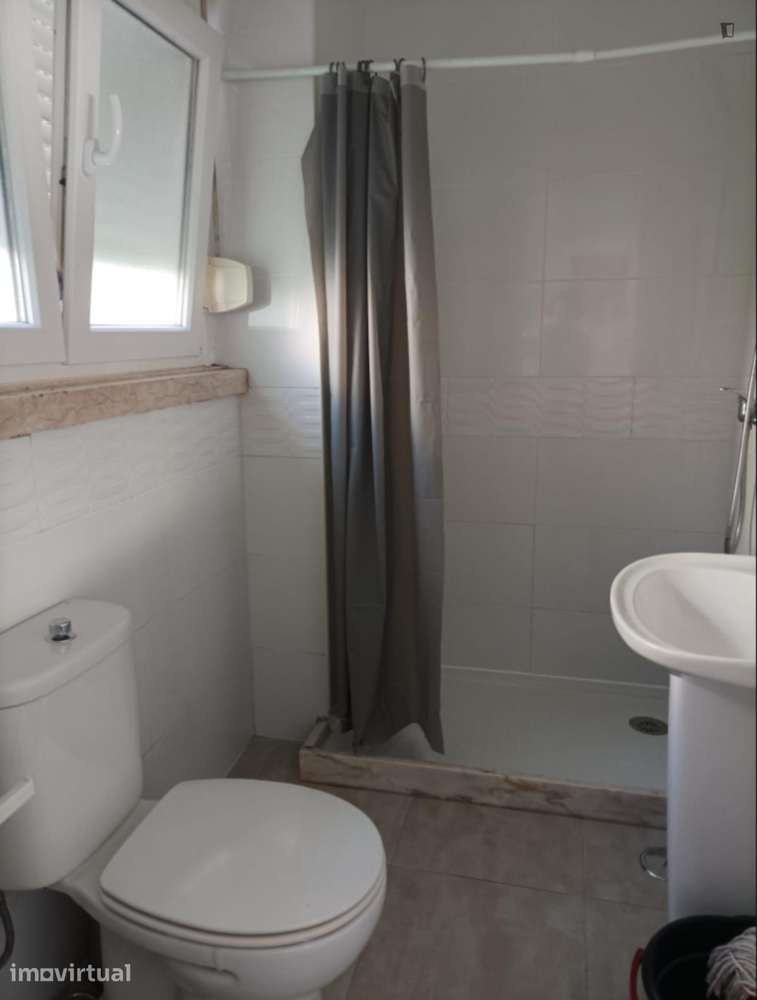 Quarto - localizado em Alvalade Lisbon - Grande imagem: 2/8
