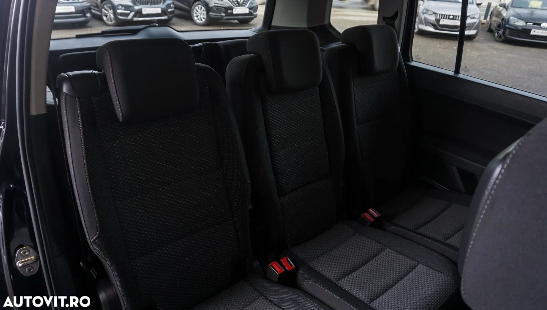 Volkswagen Touran 2.0 TDI DSG Comfortline - 26