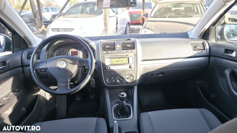 Volkswagen Golf - 6
