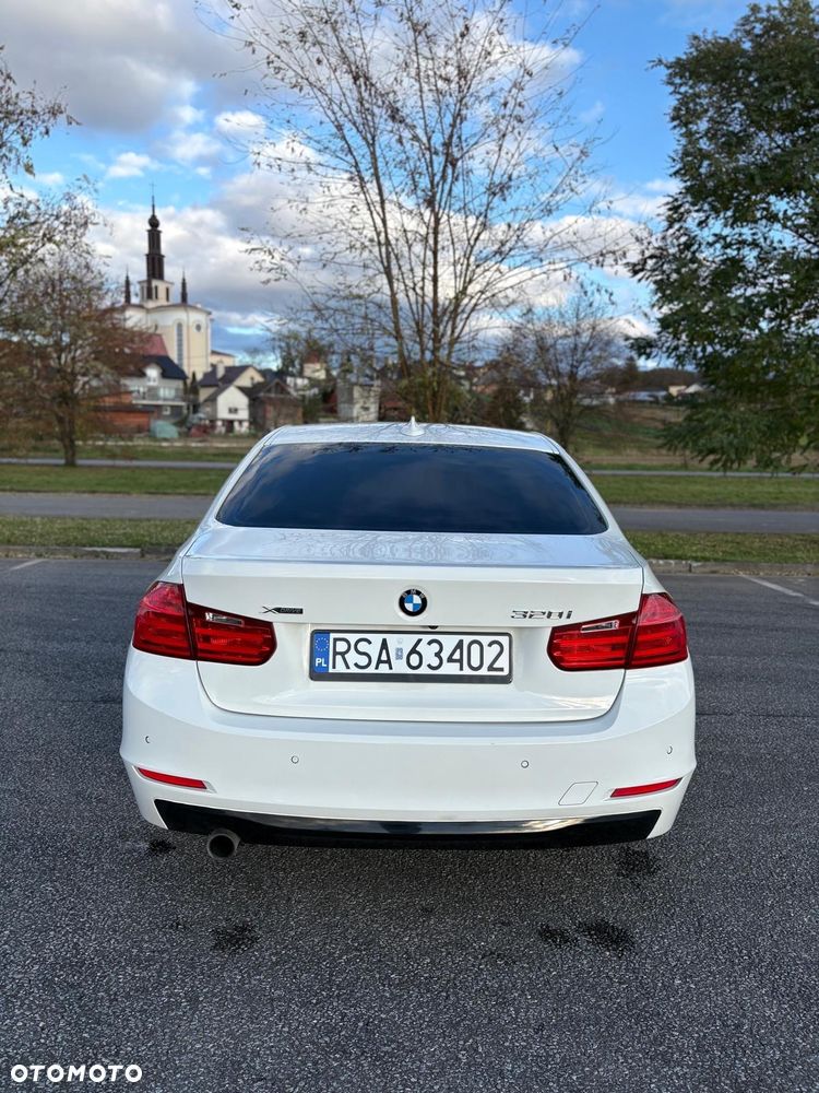 BMW Seria 3 320i xDrive Sport-Aut Luxury Line - 8