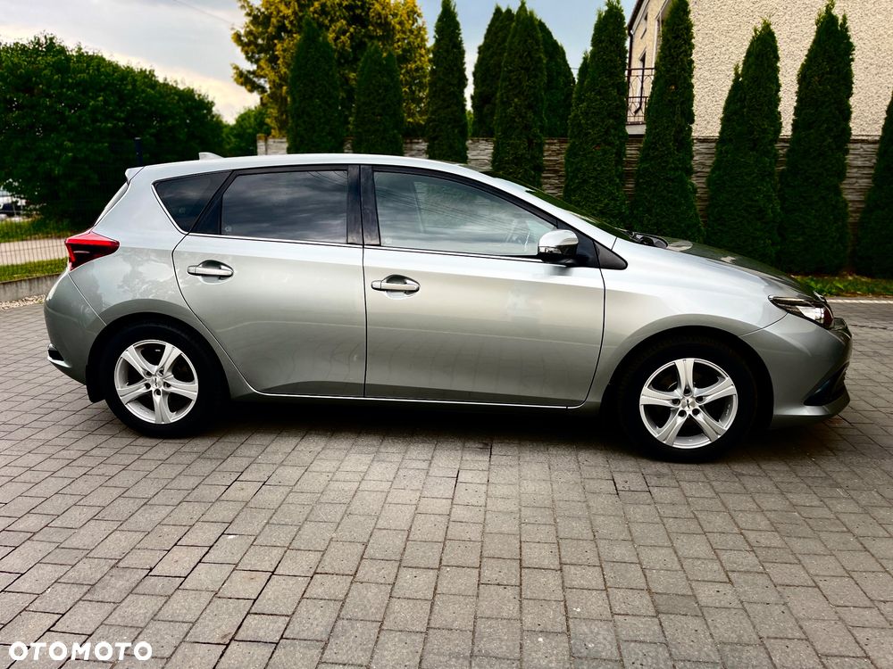 Toyota Auris 1.6 Premium - 4