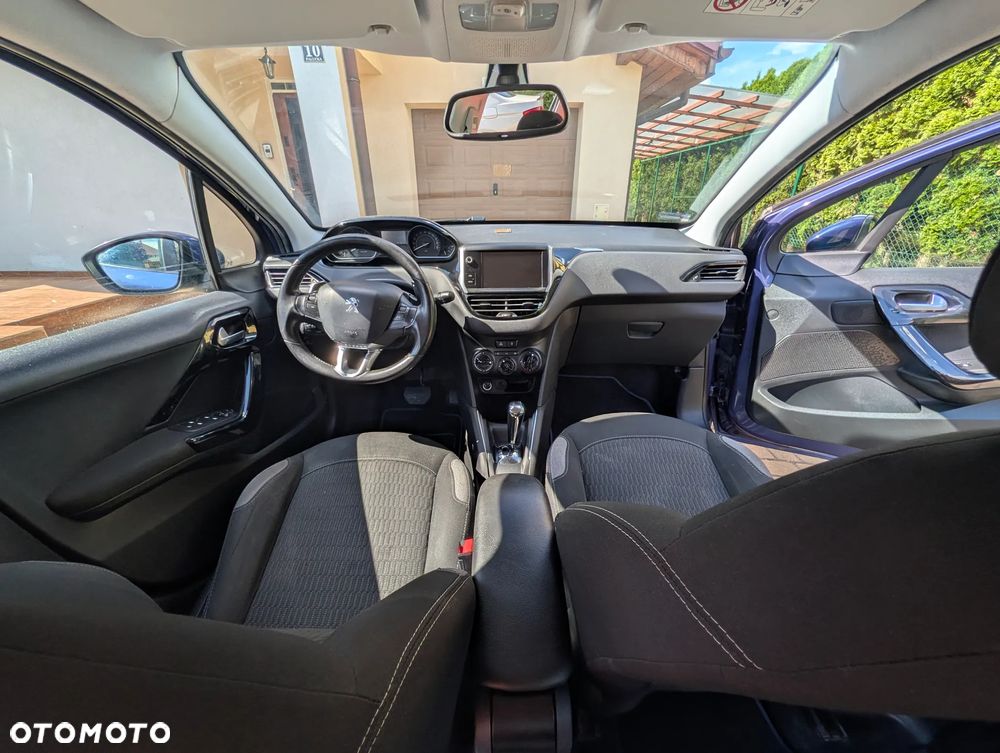 Peugeot 208 - 17