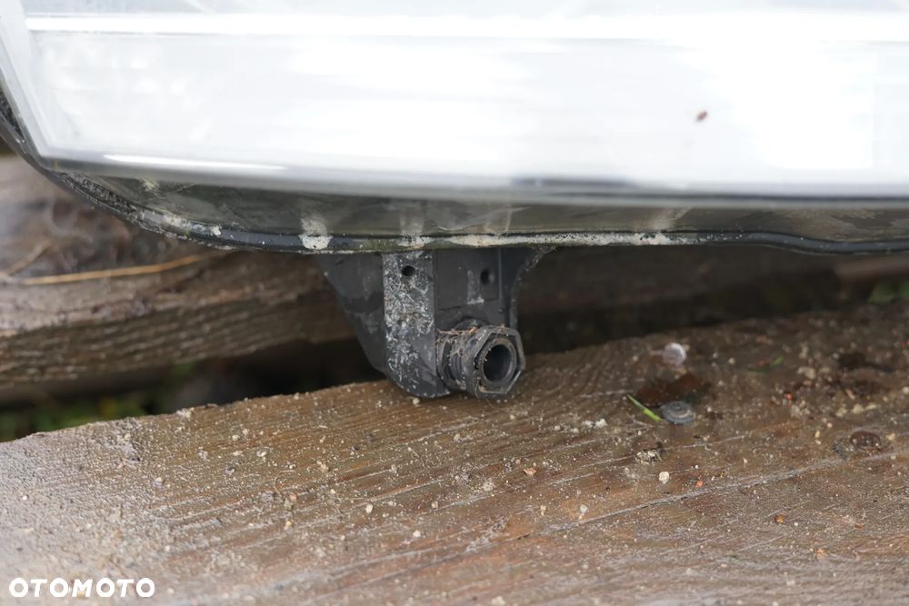 Lampa przód przednia prawa VW Golf V Anglik - 4