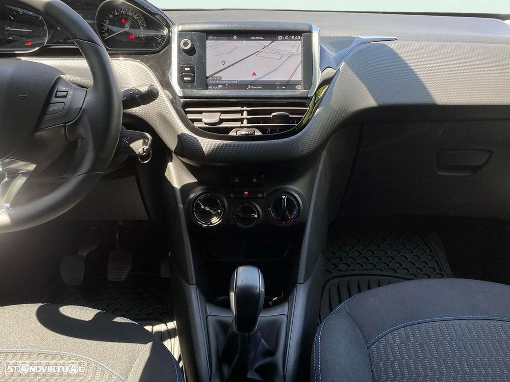 Peugeot 208 1.2 PureTech Signature - 9