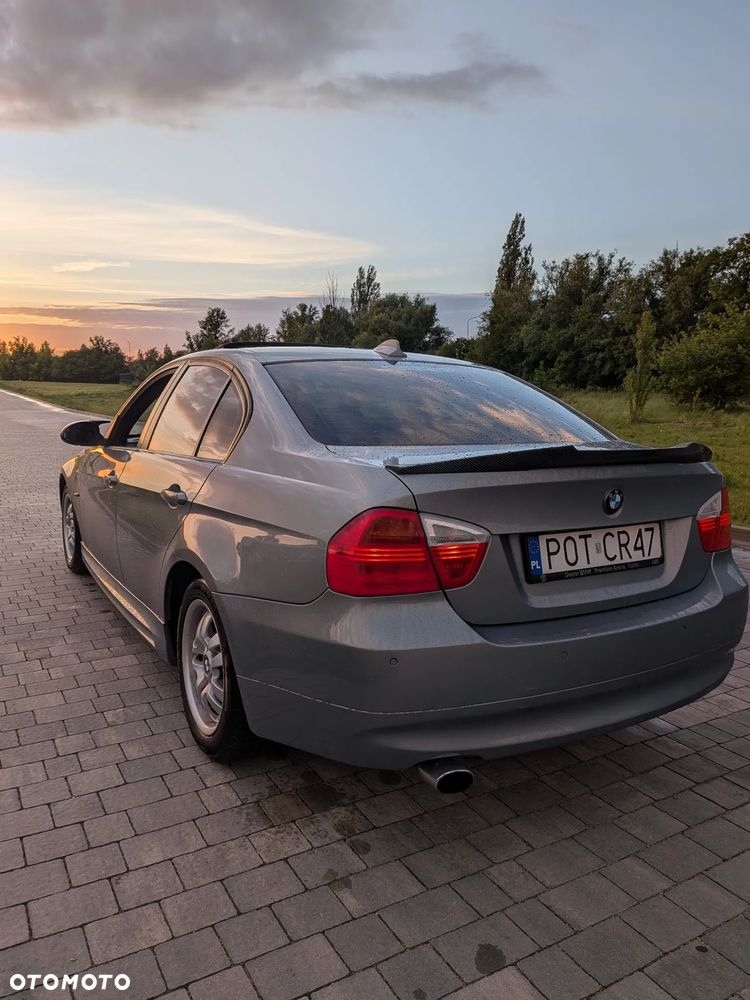 BMW Seria 3 320i - 9