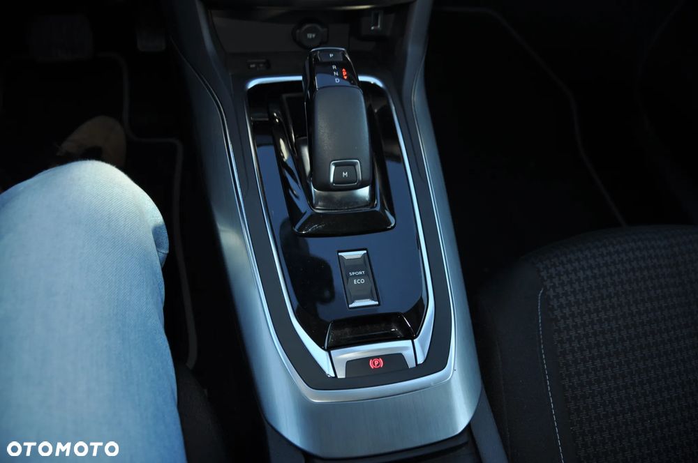 Peugeot 308 - 8