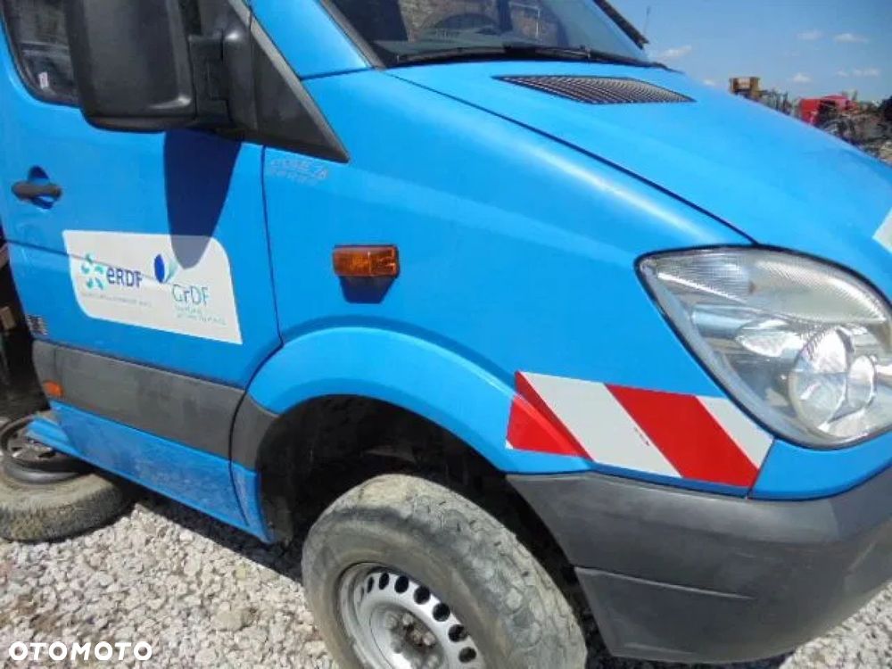 MERCEDES SPRINTER W906 BŁOTNIK PRZÓD PRAWY - 1