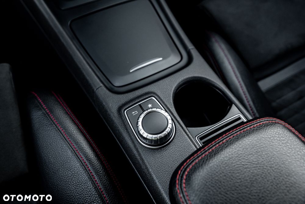 Mercedes-Benz CLA 250 7G-DCT AMG Line - 33