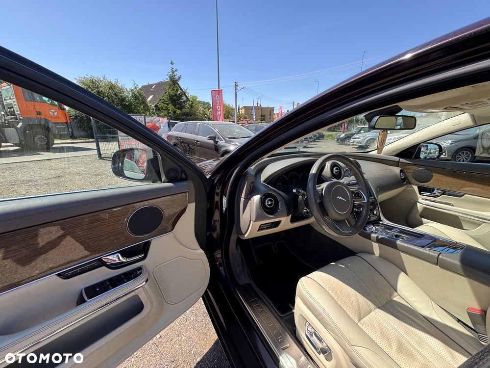 Jaguar XJ 3.0 D V6 LWB Premium Luxury - 23