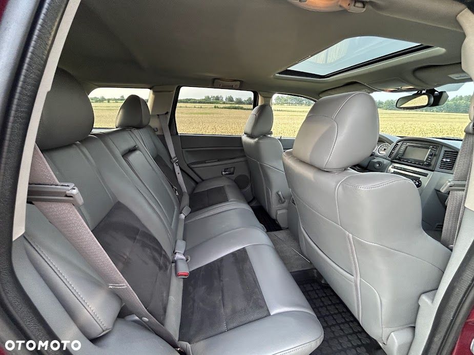 Jeep Grand Cherokee - 23
