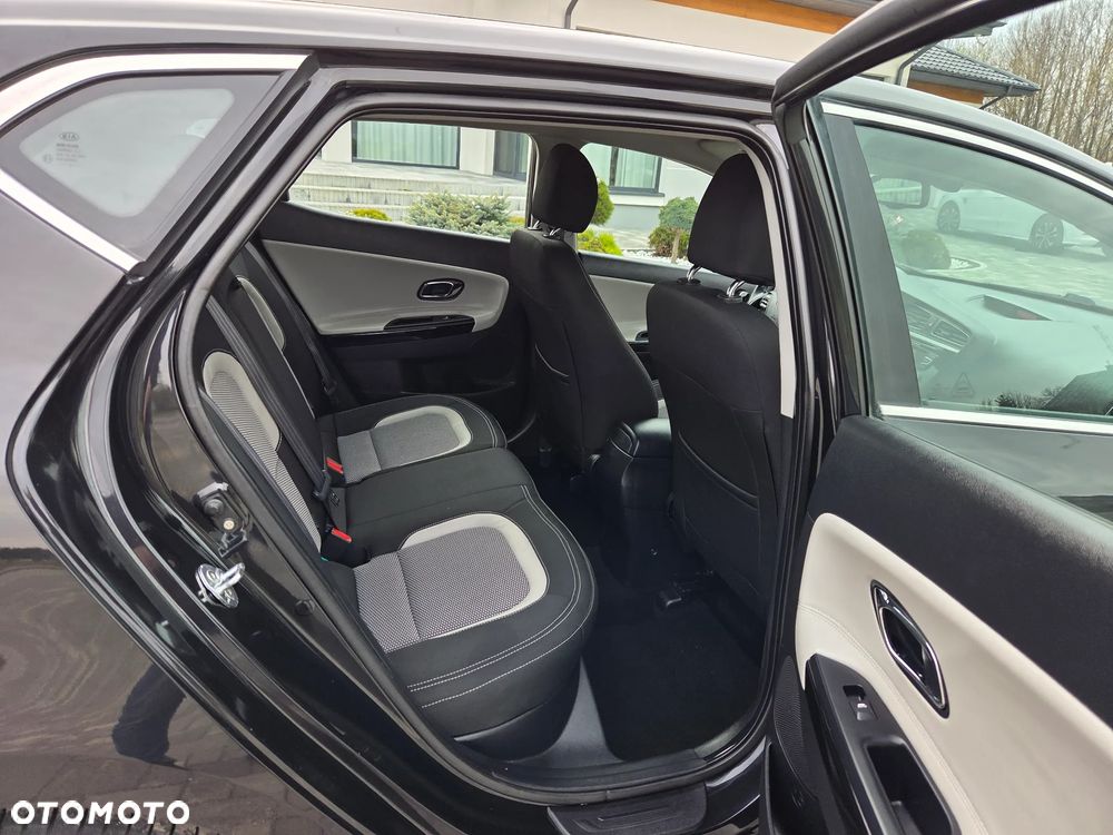 Kia Ceed 1.6 GDI ISG Dream Team Edition - 25