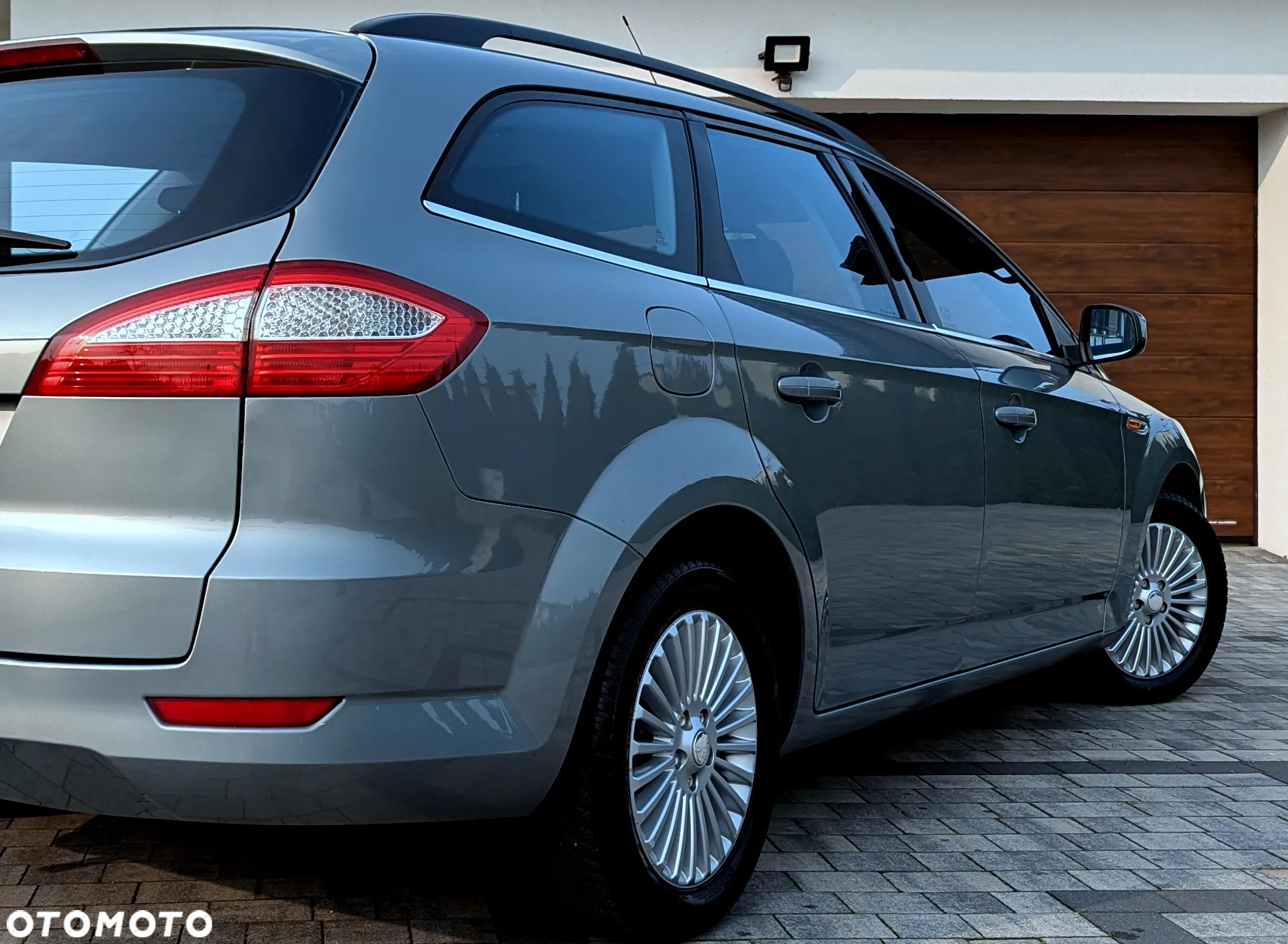 Ford Mondeo 2.0 Platinium X - 32