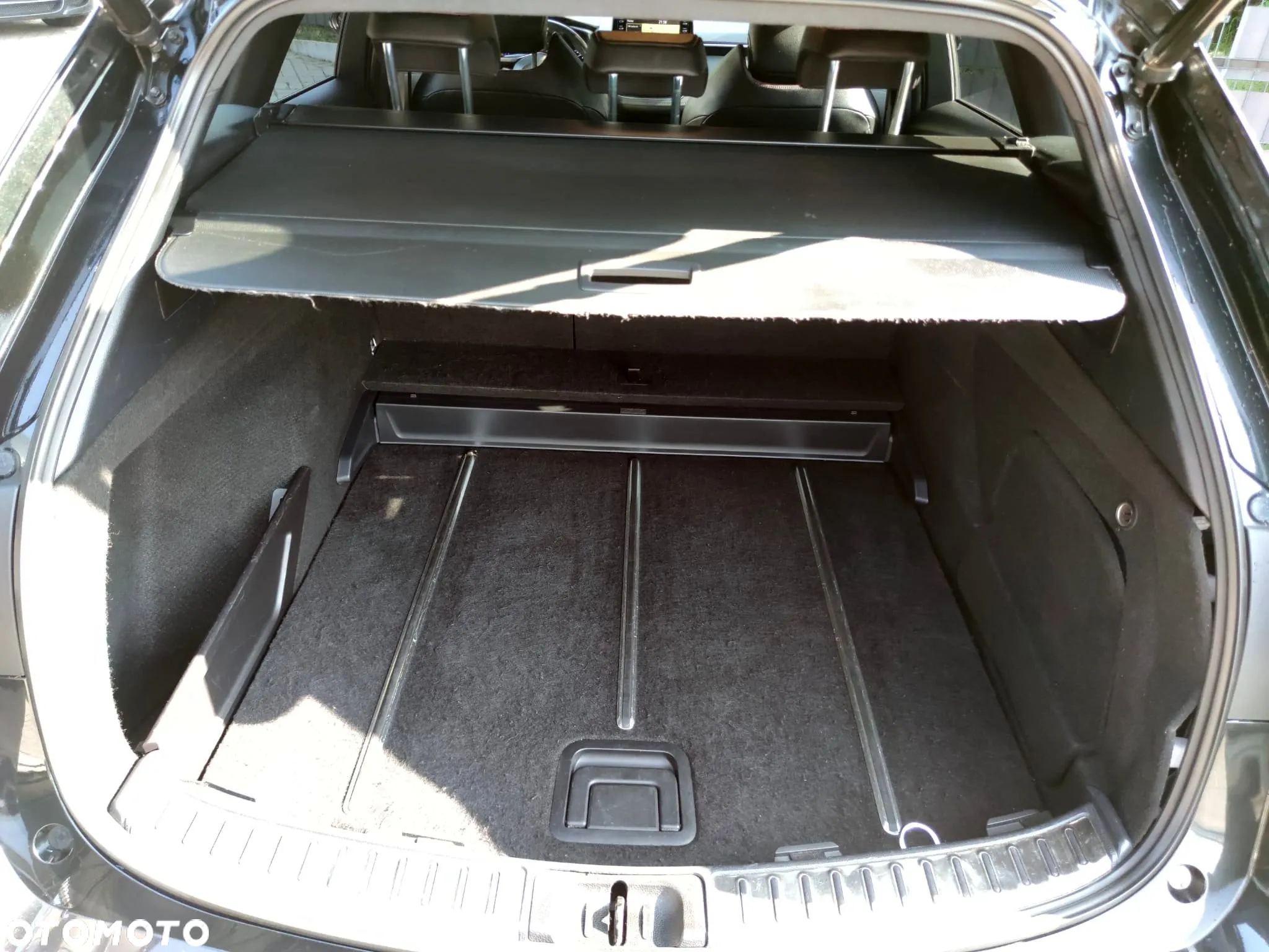 Toyota Corolla 2.0 Hybrid Executive - 24