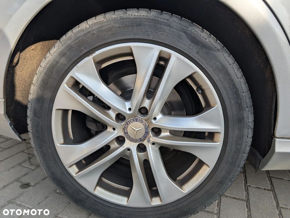 Mercedes-Benz Klasa E 220 CDI BlueEff Avantgarde - 13