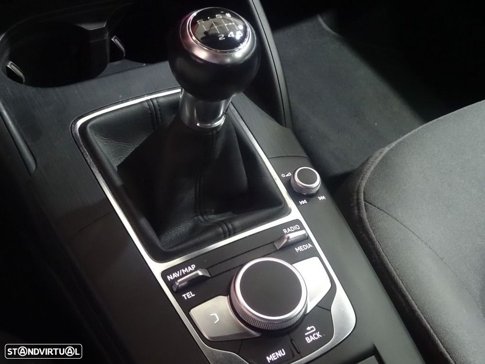 Audi A3 Limousine 30 TDI - 27