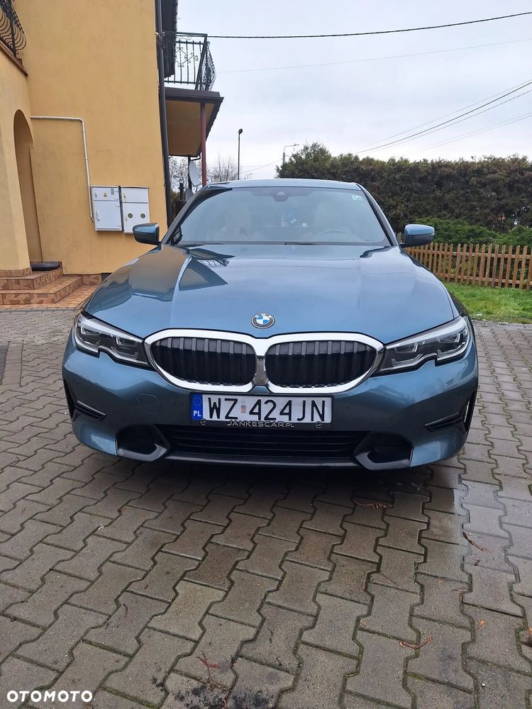 BMW Seria 3 330i Sport Line - 3