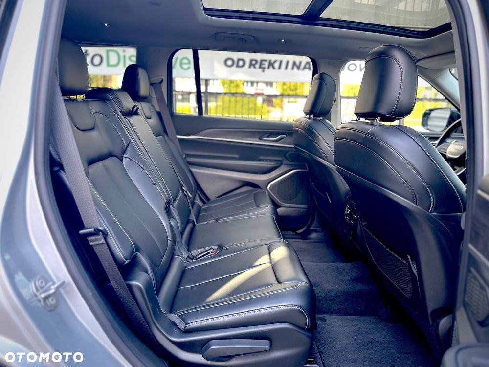 Jeep Grand Cherokee - 21