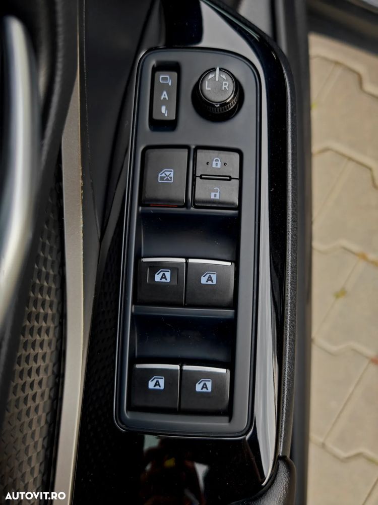 Toyota C-HR ver-1-8-hsd-122-cp-4x2-cvt-c--ult-style-bi--tone - 15