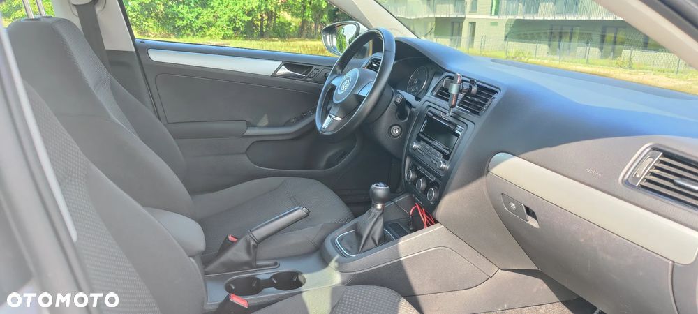 Volkswagen Jetta 1.6 TDI Trendline - 9